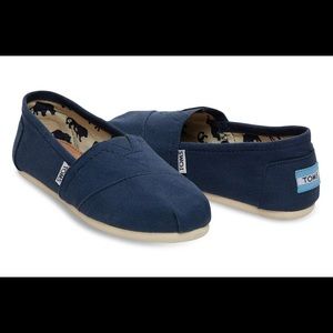 NWT TOMS Navy Women’s Classics